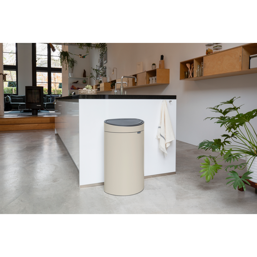 Touch Bin New, 40L - Soft Beige - 8710755200748 Brabantia_96dpi_1000x1000px_7_NR-28127